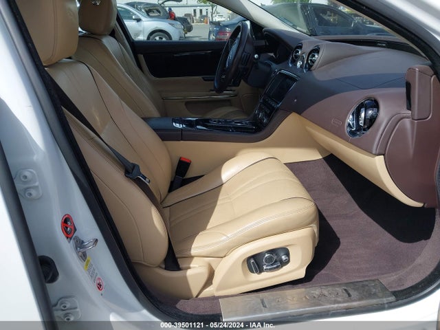 2016 JAGUAR XJ SAJWA1C73G8W02801 Photo 4