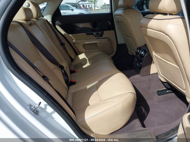 2016 JAGUAR XJ SAJWA1C73G8W02801 Photo 7