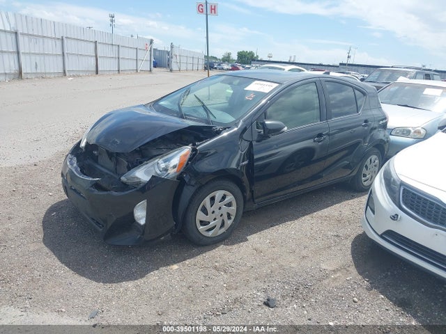 Toyota Prius C One 2015 JTDKDTB37F1103778 Image 2