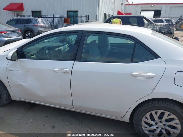 Toyota COROLLA LE 2018 5YFBURHE4JP776009 Image 15