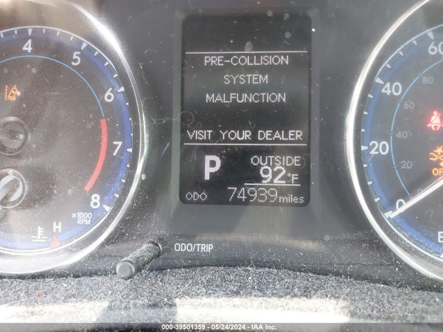 Toyota COROLLA LE 2018 5YFBURHE4JP776009 Image 16