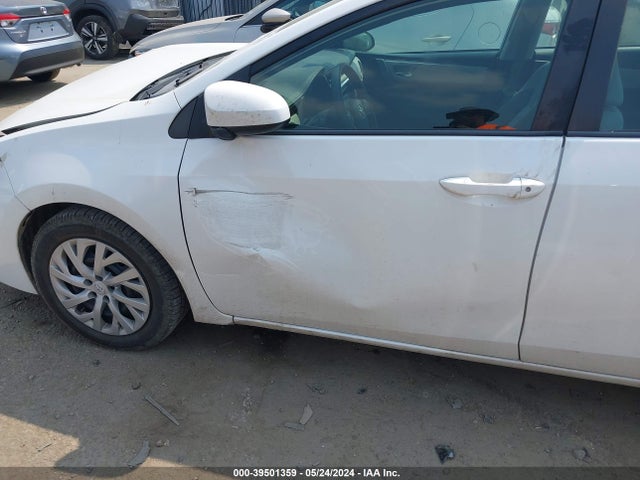 Toyota COROLLA LE 2018 5YFBURHE4JP776009 Image 18