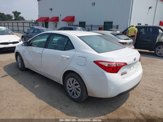 Toyota COROLLA LE 2018 5YFBURHE4JP776009 Image 3