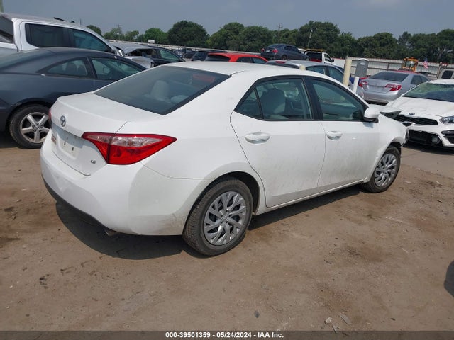 Toyota COROLLA LE 2018 5YFBURHE4JP776009 Image 4