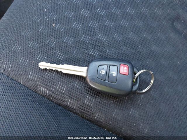 JTKKUPB40E1041082 Scion XD