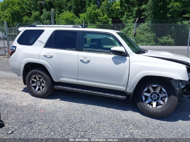 Toyota 4runner Trd Off Road 2018 JTEBU5JR9J5586771 Image 13
