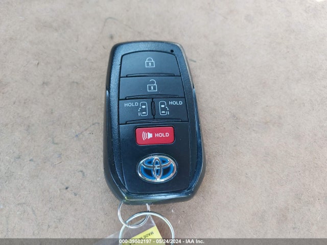 Toyota SIENNA LE 2022 5TDKRKEC2NS129374 Image 11
