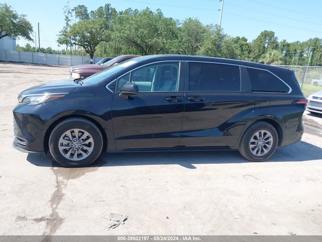 Toyota SIENNA LE 2022 5TDKRKEC2NS129374 Image 14