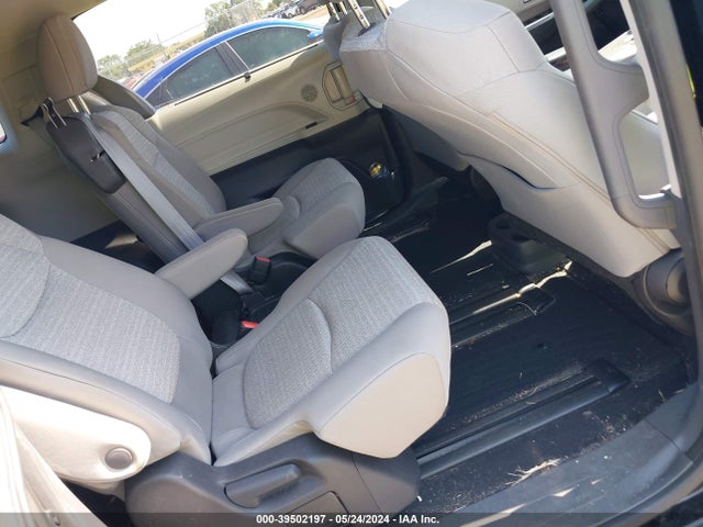 Toyota SIENNA LE 2022 5TDKRKEC2NS129374 Image 8