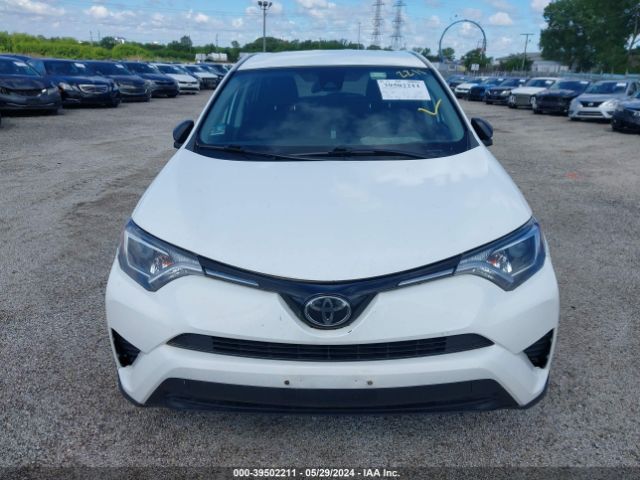 2T3BFREV5JW778601 Toyota RAV4 LE