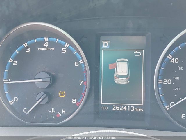 2T3BFREV5JW778601 Toyota RAV4 LE