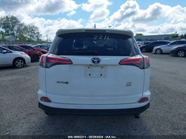 2T3BFREV5JW778601 Toyota RAV4 LE