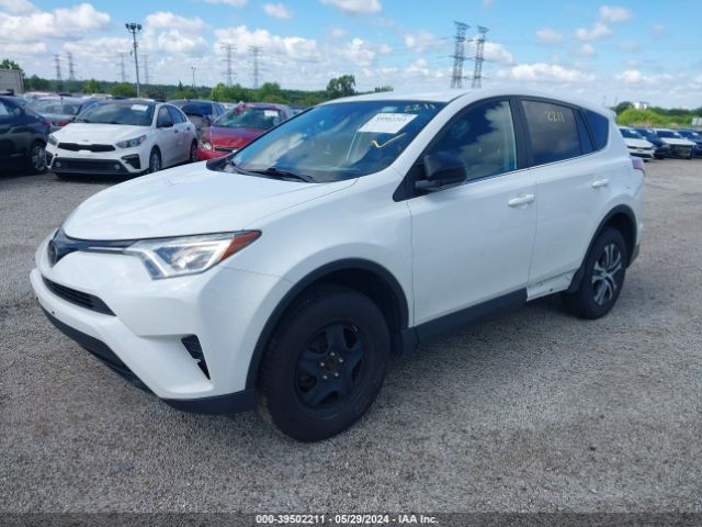 2T3BFREV5JW778601 Toyota RAV4 LE