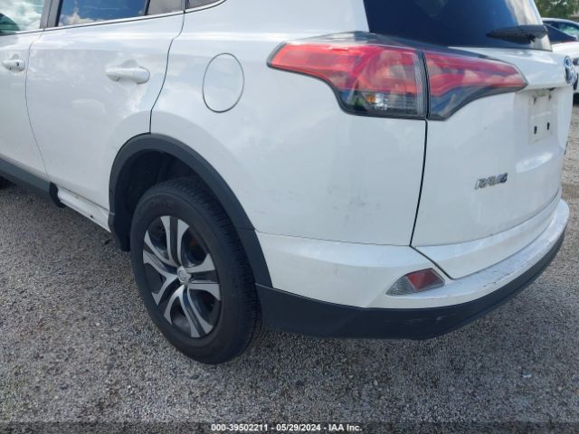 2T3BFREV5JW778601 Toyota RAV4 LE