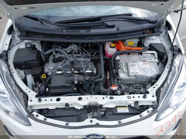 Toyota Prius C Three 2016 JTDKDTB37G1135860 Image 10