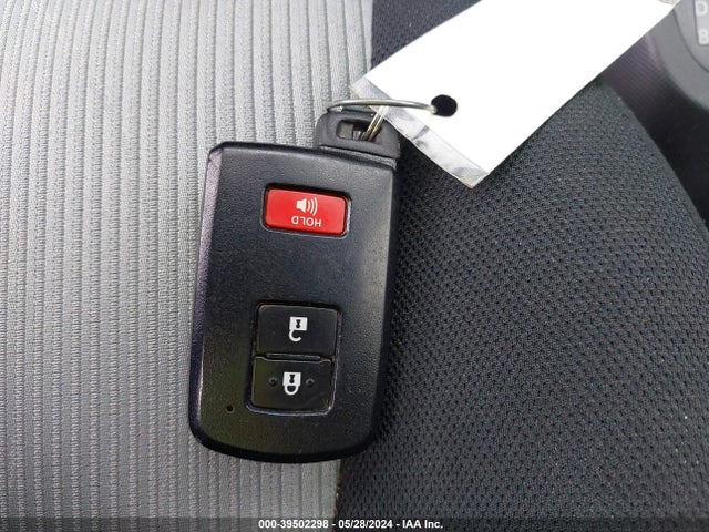 Toyota Prius C Three 2016 JTDKDTB37G1135860 Image 11