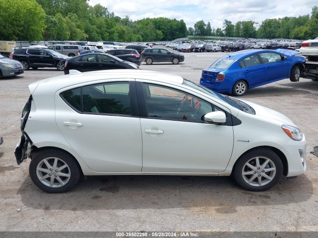 Toyota Prius C Three 2016 JTDKDTB37G1135860 Image 13