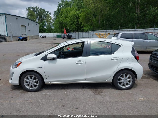 Toyota Prius C Three 2016 JTDKDTB37G1135860 Image 14
