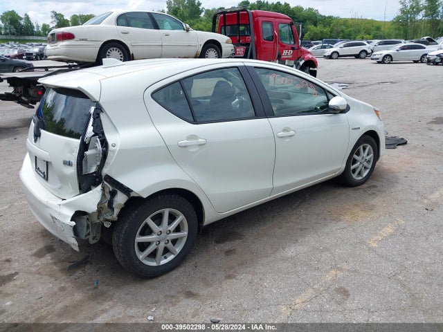 Toyota Prius C Three 2016 JTDKDTB37G1135860 Image 4