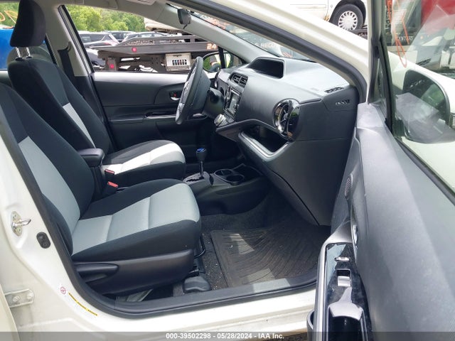 Toyota Prius C Three 2016 JTDKDTB37G1135860 Image 5