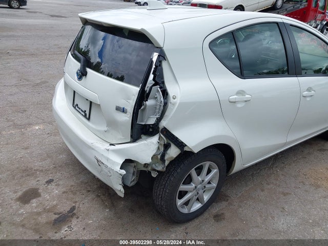 Toyota Prius C Three 2016 JTDKDTB37G1135860 Image 6