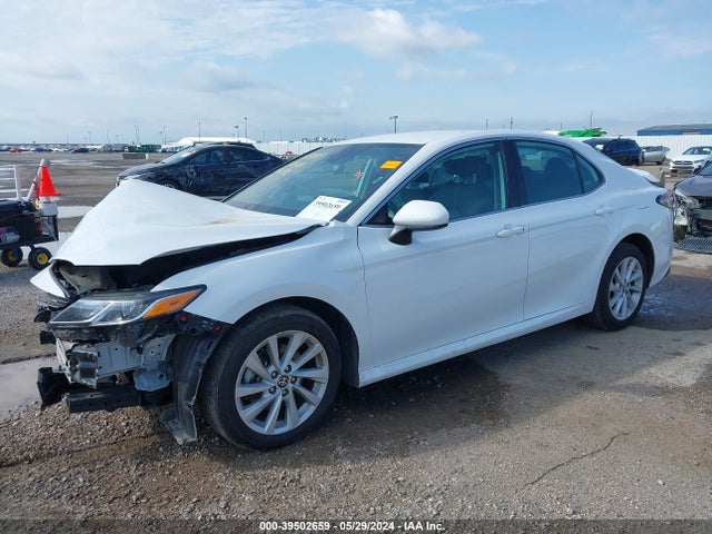 Toyota CAMRY LE 2022 4T1C11AK1NU069047 Image 2