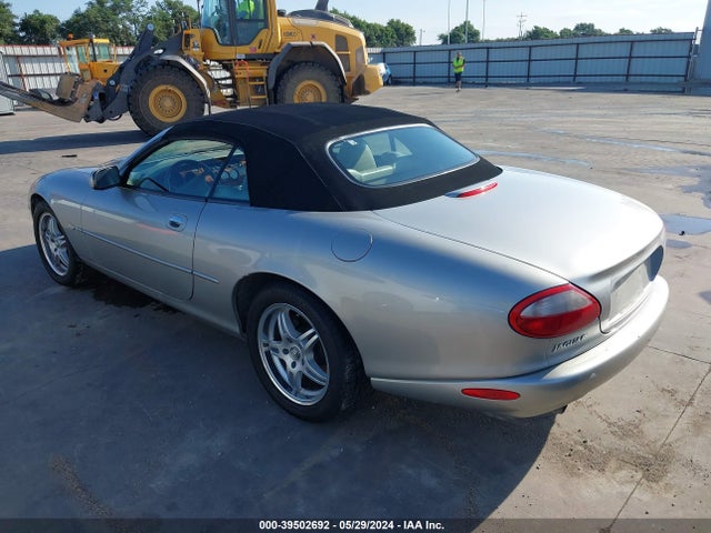 1999 JAGUAR XK8 SAJGX2043XC036428 Photo 2
