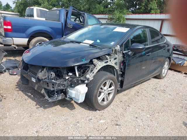 Chevrolet Cruze Lt Auto 2018 1G1BE5SM5J7141932 Image 2