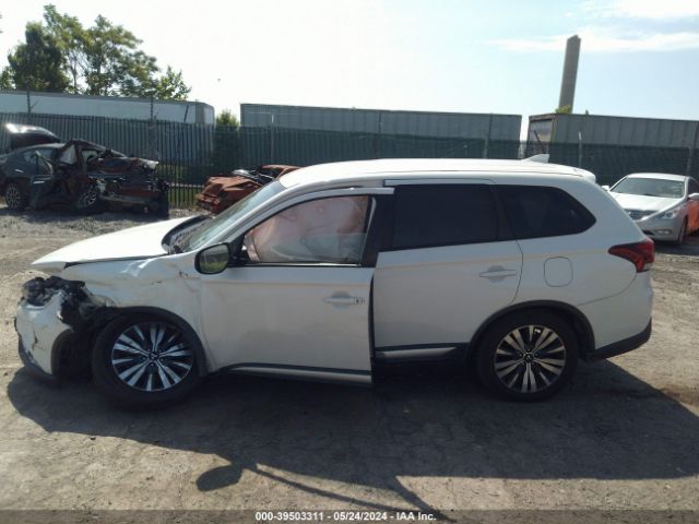 JA4AD3A38KZ031556 Mitsubishi Outlander Se