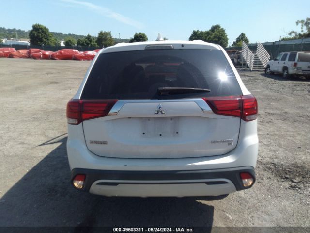 JA4AD3A38KZ031556 Mitsubishi Outlander Se