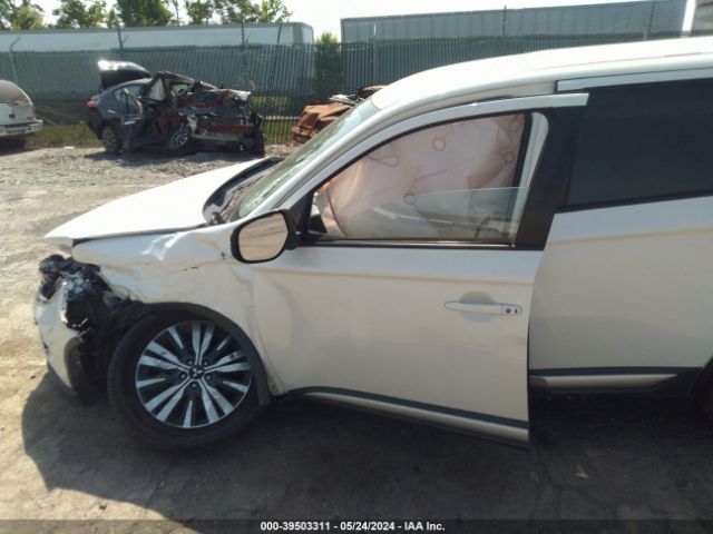 JA4AD3A38KZ031556 Mitsubishi Outlander Se