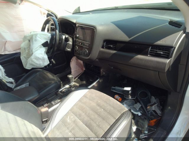 JA4AD3A38KZ031556 Mitsubishi Outlander Se
