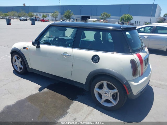 2005 MINI COOPER WMWRC33575TJ69510 Photo 2