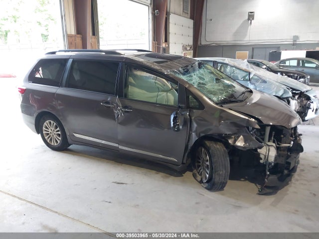 Toyota Sienna Xle 8 Passenger 2017 5TDYZ3DC6HS890527 zdjęcie główne