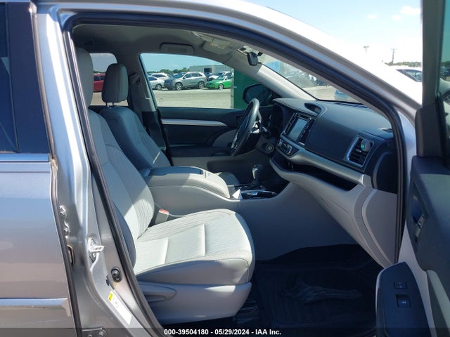 Toyota Highlander Le Plus 2019 5TDZZRFH1KS305859 Image 5