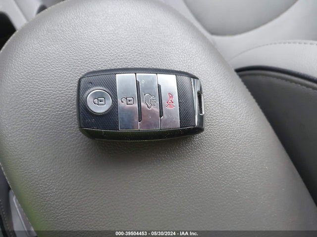 KIA Soul Ev + 2017 KNDJX3AE1H7025147 Image 11