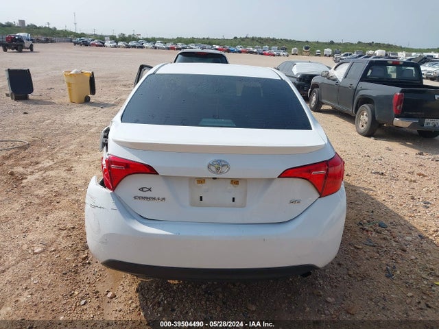 Toyota COROLLA SE 2018 5YFBURHE9JP842232 Image 17