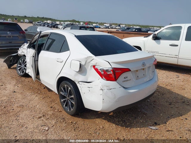 Toyota COROLLA SE 2018 5YFBURHE9JP842232 Image 3