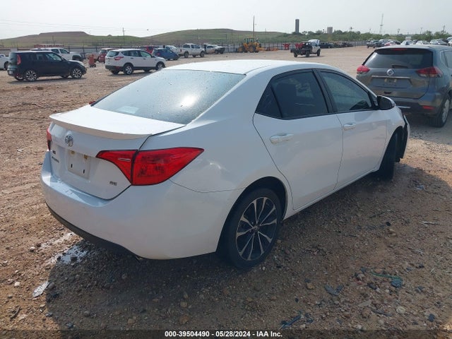 Toyota COROLLA SE 2018 5YFBURHE9JP842232 Image 4