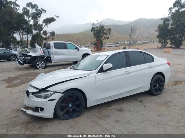 BMW 320i 2015 WBA3B1G5XFNT06176 Image 2
