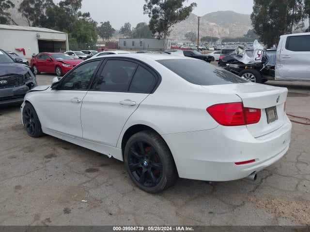 BMW 320i 2015 WBA3B1G5XFNT06176 Image 3