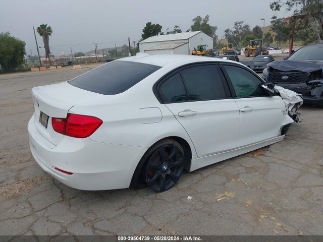 BMW 320i 2015 WBA3B1G5XFNT06176 Image 4