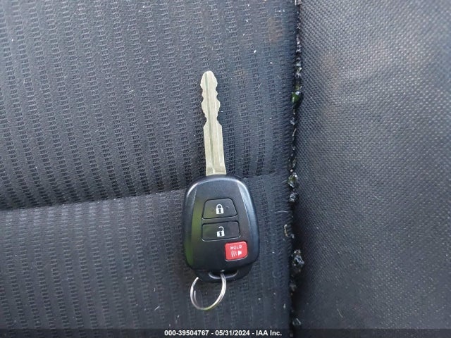 Toyota RAV4 LE 2016 JTMBFREV3GD191741 Image 11