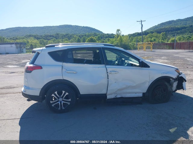 Toyota RAV4 LE 2016 JTMBFREV3GD191741 Image 13