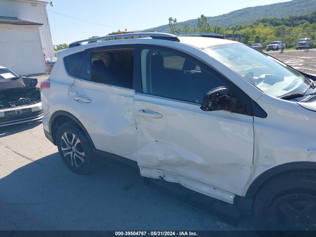 Toyota RAV4 LE 2016 JTMBFREV3GD191741 Image 6