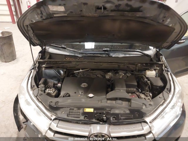 Toyota Highlander Le Plus 2018 5TDBZRFH4JS835534 Image 10