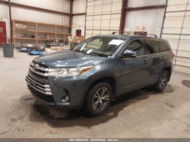 Toyota Highlander Le Plus 2018 5TDBZRFH4JS835534 Image 2