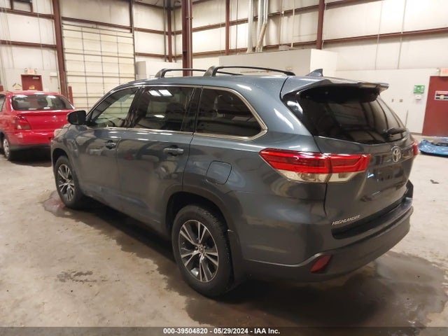 Toyota Highlander Le Plus 2018 5TDBZRFH4JS835534 Image 3