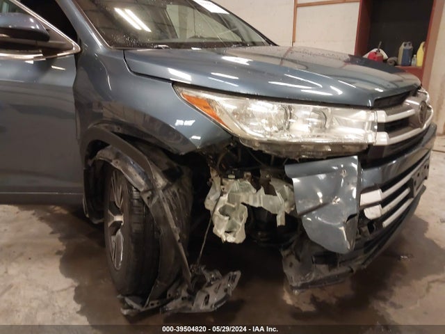 Toyota Highlander Le Plus 2018 5TDBZRFH4JS835534 Image 6