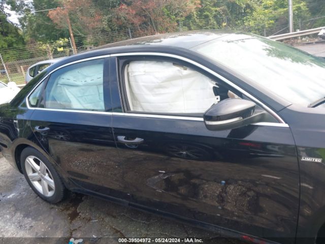 1VWAT7A33FC122627 Volkswagen Passat 1.8t Limited Edition